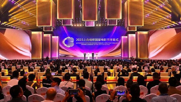 共赴世界光影盛会！2025上合国际电影节在77体育质造的永川科技片场开幕